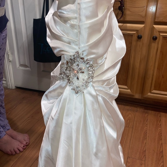 Strapless Wedding Dress size 4 - Picture 7 of 7